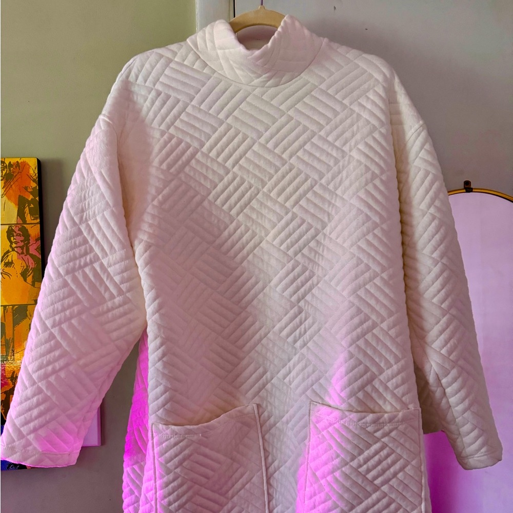 Beautiful winter white Zara dress, never ever worn, brand new, comfy!!!!